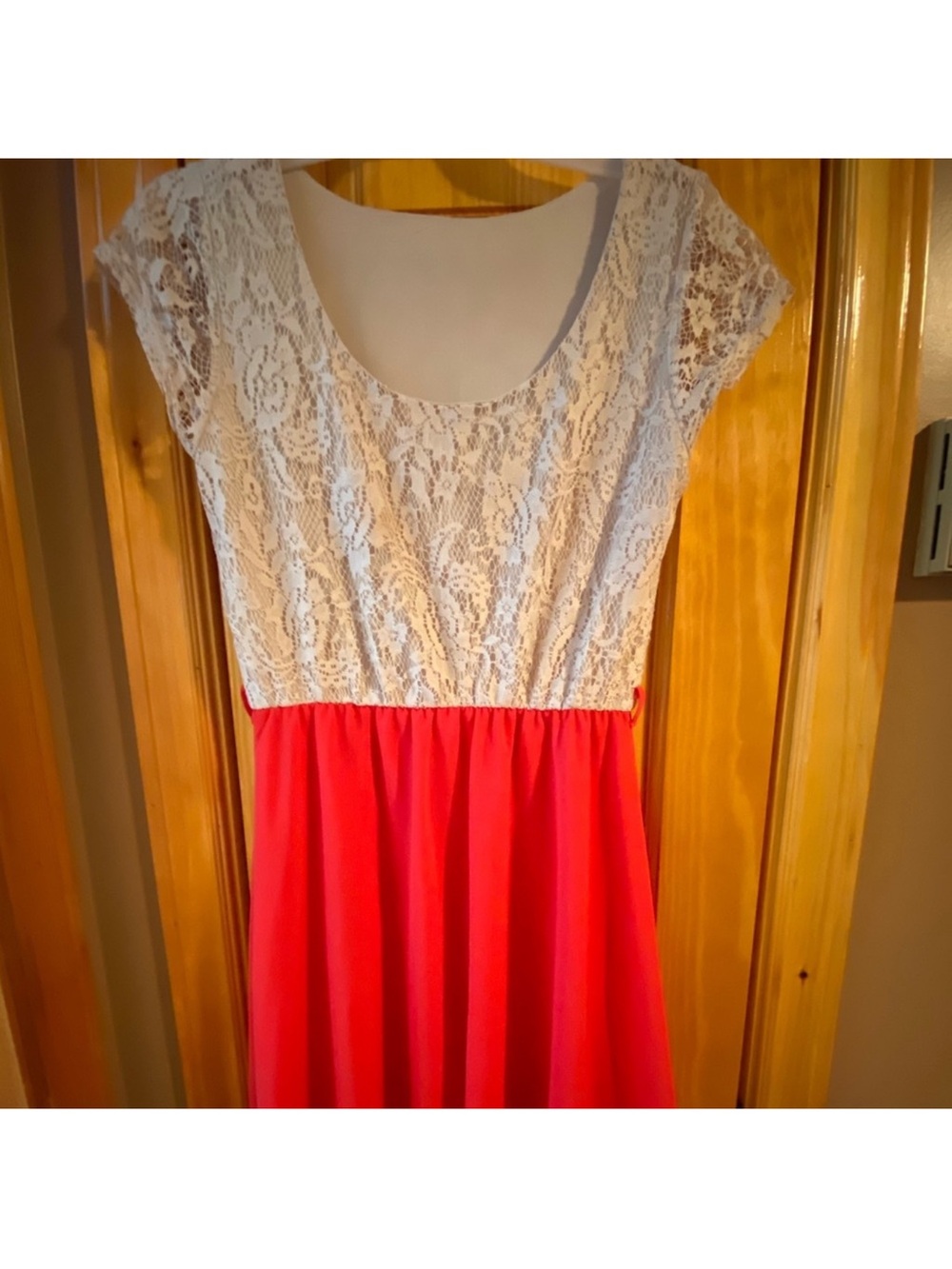 Dresses - Picture 3 of 7